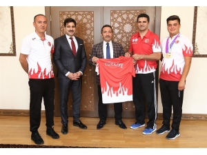 Şampiyonlardan Vali Ali Mantı’ya Ziyaret