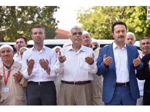 Hacı Adayları Dualarla Uğurlandı