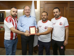 Bilgin’den Taraftara Övgü