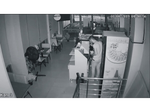 Pişkin Hırsız Soyduğu İş Yerinde Çiğ Köfte Yedi