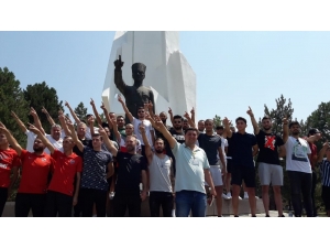 Karşıyaka Spor Kulübü Futbolcuları, Dumlupınar Şehitliğini Ziyaret Etti