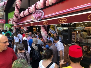Tuğba Kuruyemiş 84.mağazasını Açtı