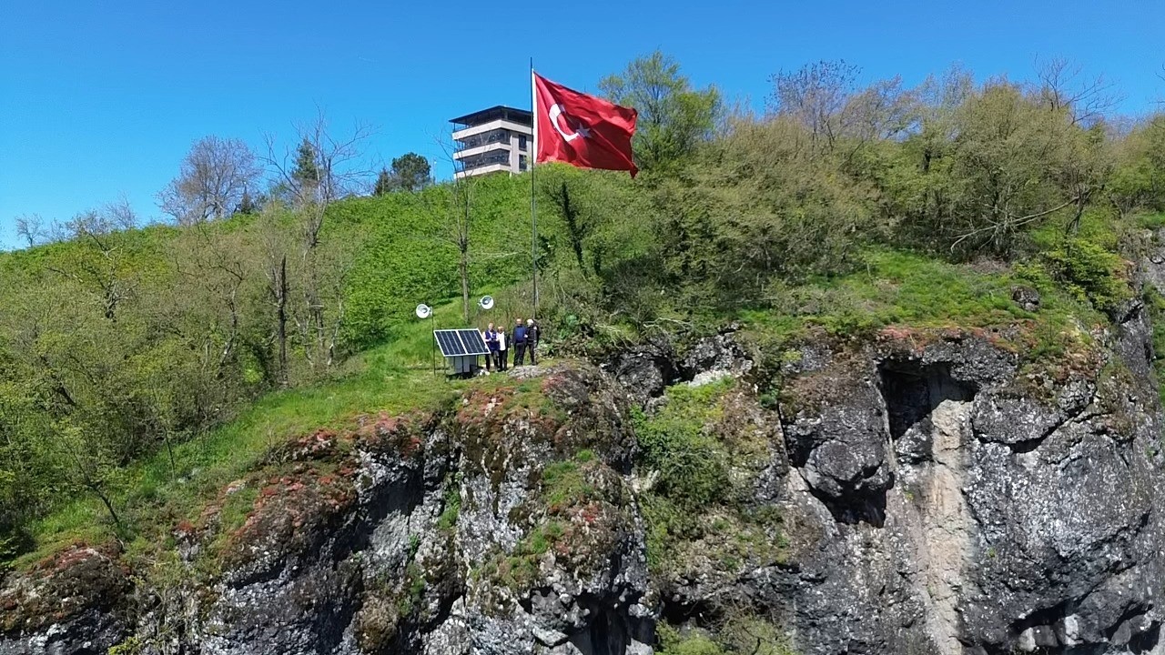 yildirim-dusmesi-sonucu-merkezi-ezan-sistemi-kullanilamaz-hale-geldi