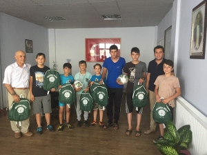 Büyükşehirden Özel Öğrencilere Spor Malzemesi Hediyesi