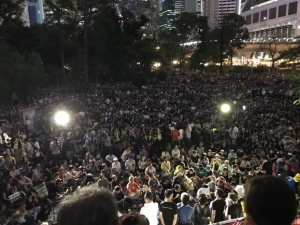 Hong Kong’da Memurlar Da Sokaklara Çıktı