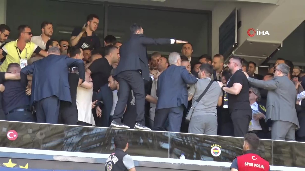 fenerbahce-olaganustu-secimli-genel-kurulunda-arbede-cikti