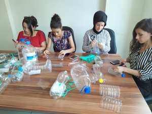 Sokak Hayvanlarına Su İle Mama Bırakıldı