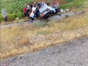 Tekeri Patlayan Otomobil Takla Attı: 2 Ağır Yaralı