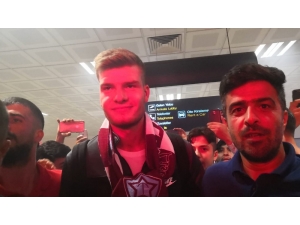 Alexander Sörloth Trabzon’da Çoşkuyla Karşılandı