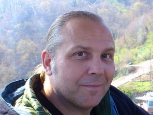 Oğlunu Havuzda Kaybetti, 74 Yaşında Yüzmeye Başladı