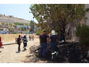 Besni’de Bahçe Yangını Büyümeden Söndürüldü