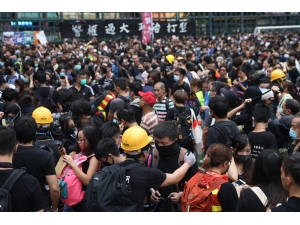 Hong Kong’da Hükumet Karşıtları Sokağa Döküldü