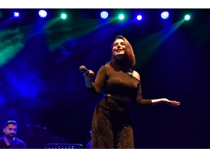Sanatçı Gizem Coşkun ‘’Güzel Geceler’’ Konserlerinde Sahne Aldı