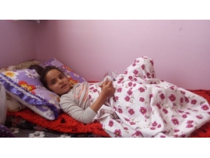 Esmanur Karış’a Ameliyat Desteği