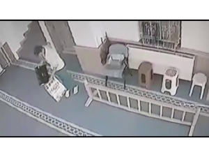 Satırla Kırdığı İmam Odasından Laptopu Çaldı