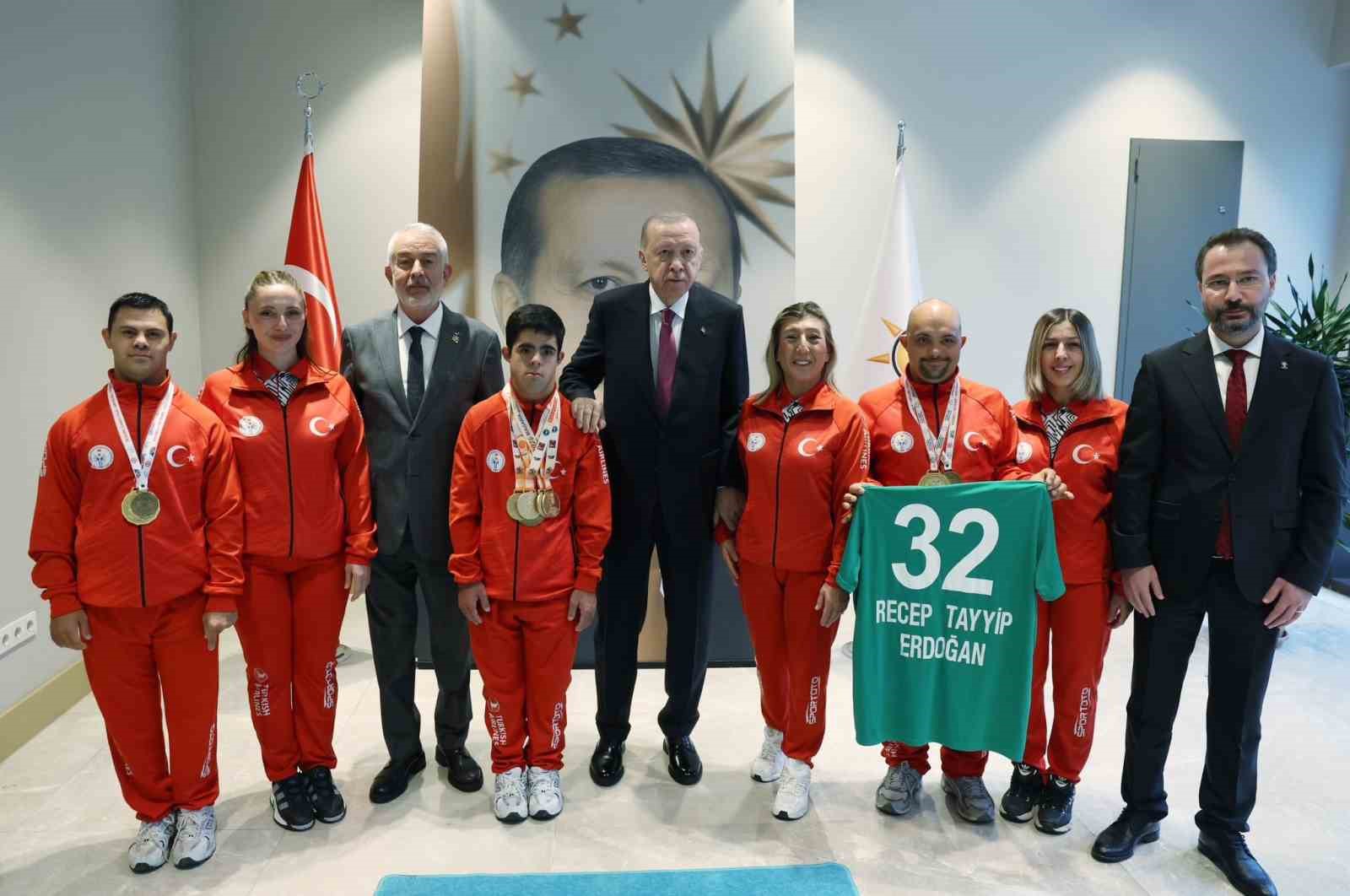 cumhurbaskani-erdogan-turkiye-ozel-sporcular-spor-federasyonu-temsilcileriyle-bir-araya-geldi