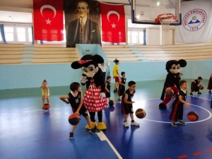 Micky Ve Minnie Antrenmana Çıktı, Minik Sporcular Gönüllerince Eğlendi