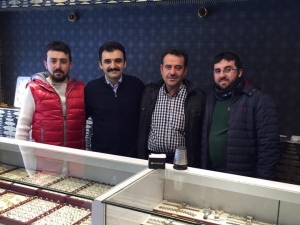 Altını Bıraktı Elma İle Güldü