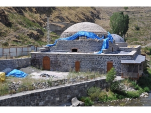 Kars’ta Tarihi Hamamların Yapımı Yarım Kaldı