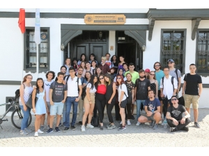 Aıesec Gönüllüleri Atatürk’ü Yazdı