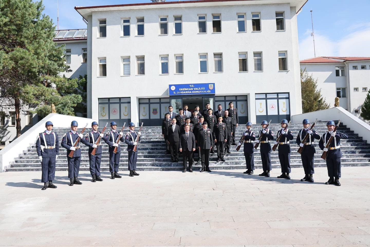 vali-aydogdu-dan-il-jandarma-komutani-altundarak-a-iade-i-ziyaret