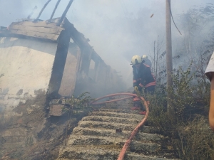 12 Gecekondu Cayır Cayır Yandı