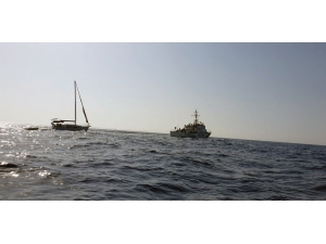 Sahil Güvenlik Sürüklenen Tekneyi Limana Çekti