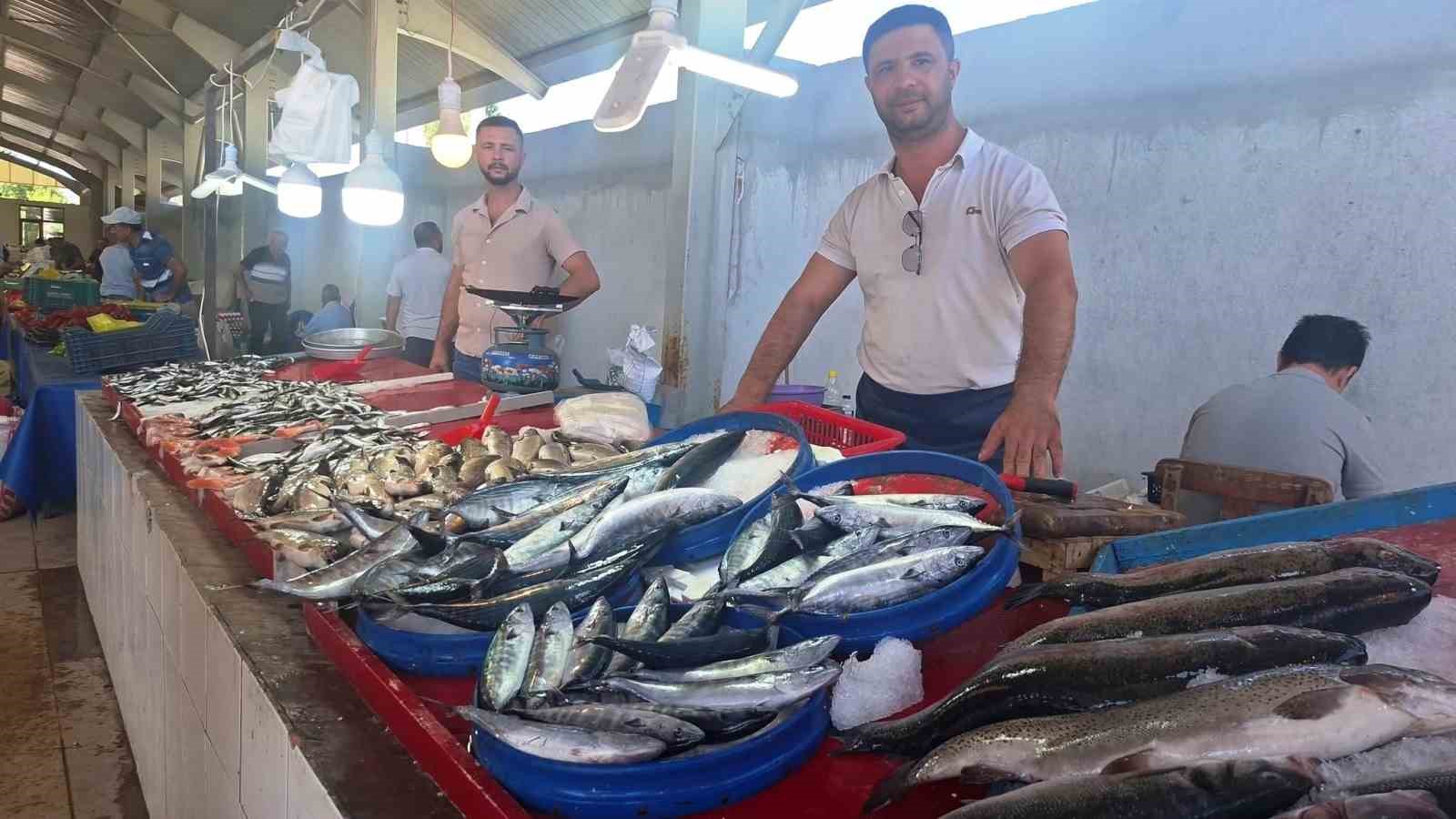 hisarcik-ta-vatandaslarin-en-cok-tercih-ettigi-balik-turu-palamut-oldu