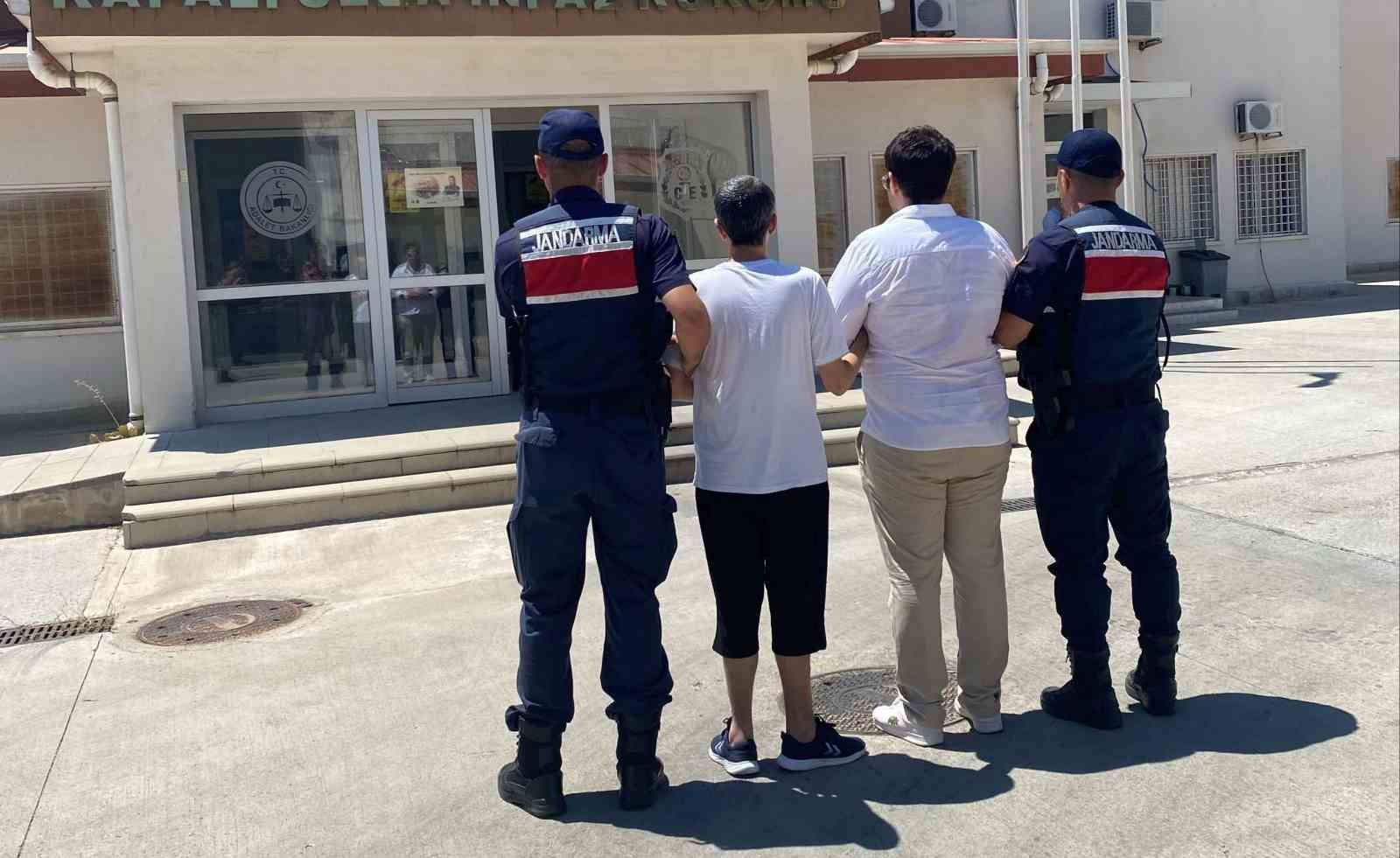 kusadasi-nda-hapis-cezalari-bulunan-iki-hukumlu-yakalandi