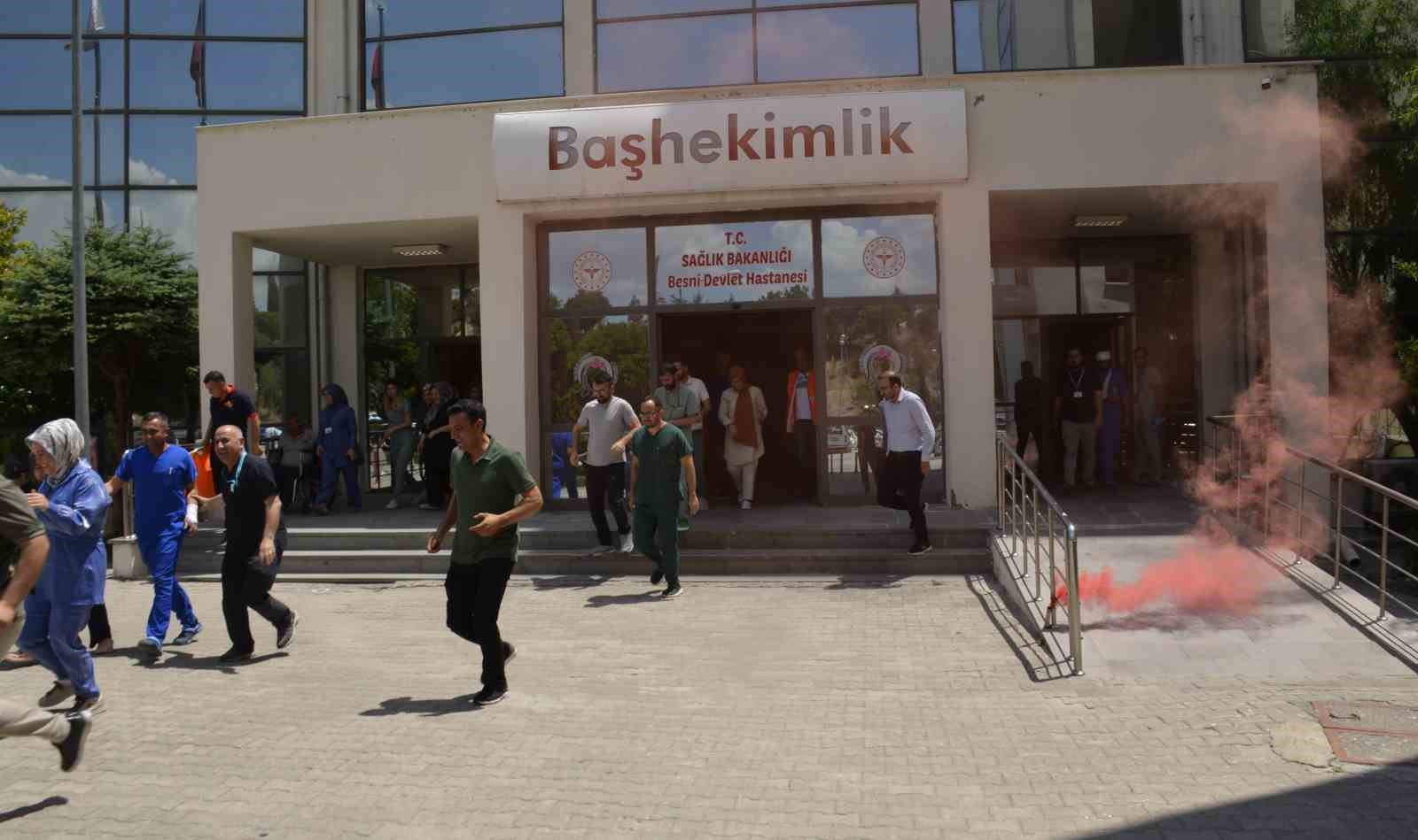 devlet-hastanesindeki-acil-durum-tatbikati-gercegi-aratmadi