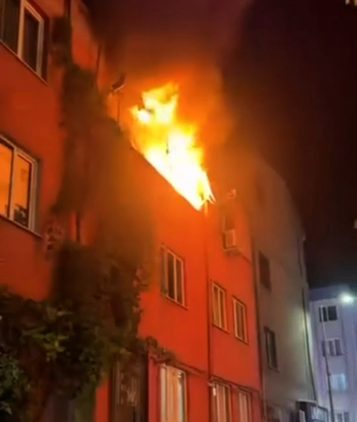 sigara-koltukta-unutuldu-ev-alevlere-teslim-oldu