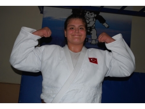 Hilal Öztürk Gözünü Dünya Şampiyonluğuna Dikti