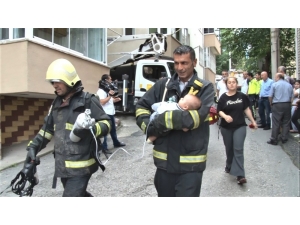 Dumandan Etkilenen 3.5 Aylık Bebeği İtfaiye Eri Çıkarttı