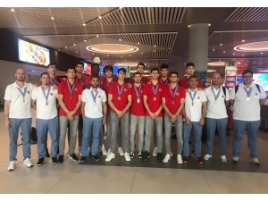 Avrupa İkincisi Olan 18 Yaş Altı Milli Takımı Yurda Döndü