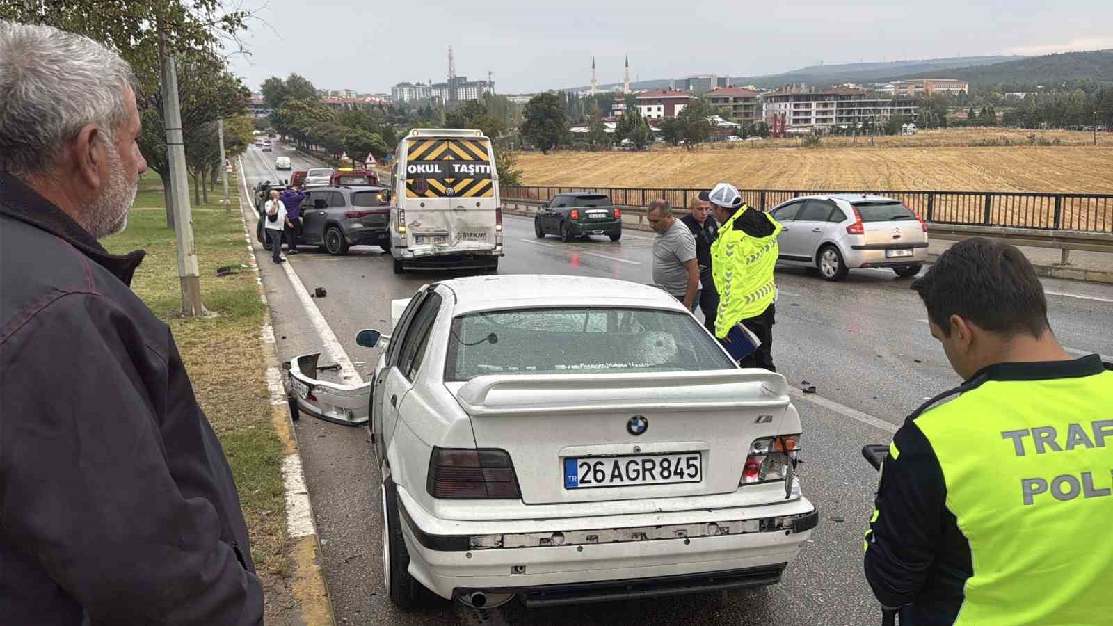 eskisehir-de-7-aracli-zincirleme-kaza-1-yarali