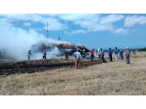 Saman Balyası Yüklü Kamyon Yandı
