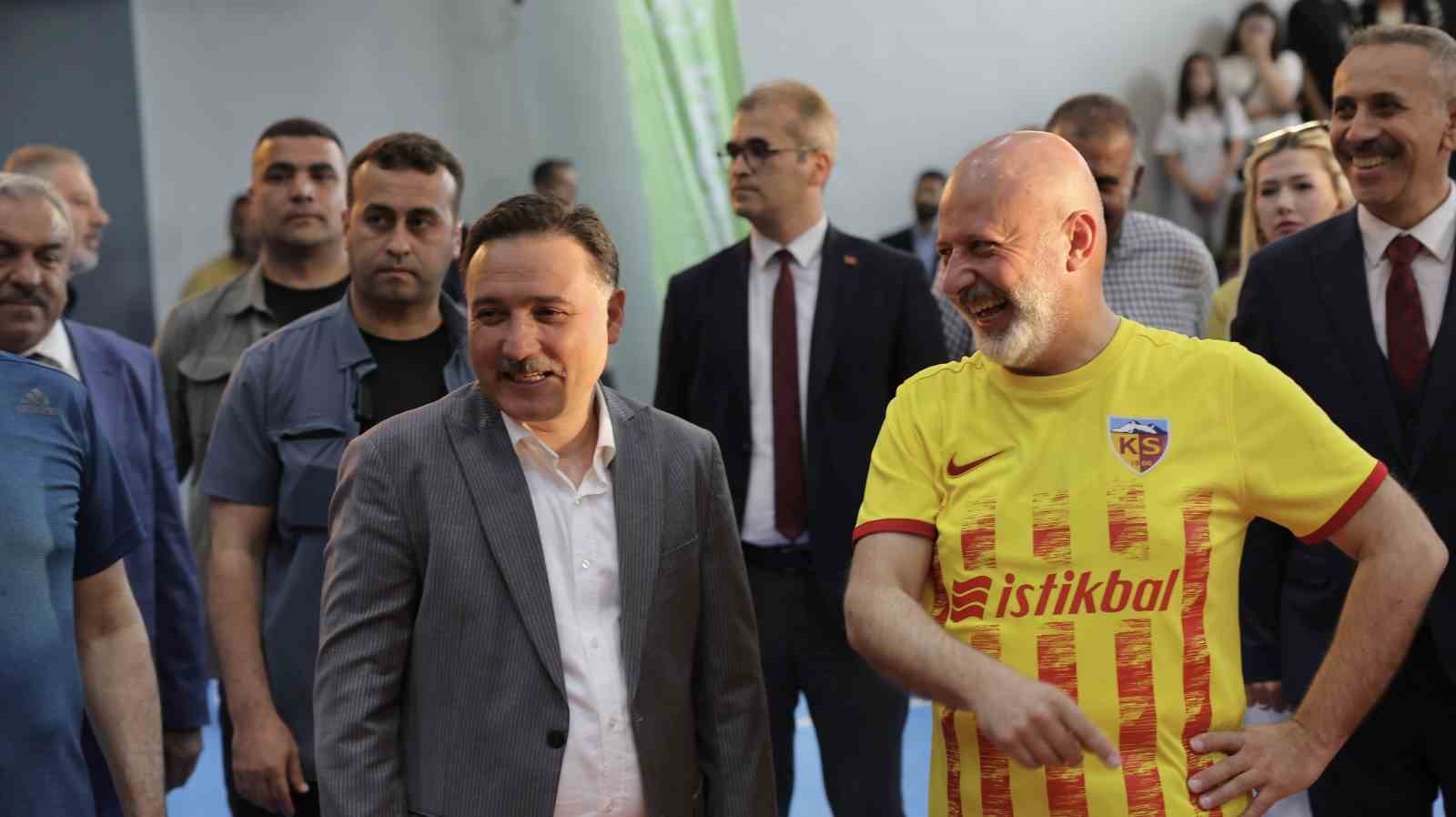 vali-cicek-erva-devasa-bir-meydan-okumadir