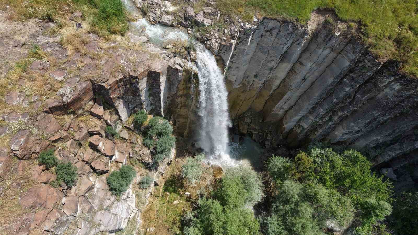 elazig-da-sakli-doga-harikasi-nisankaya-selalesi-ve-dogal-kanyon