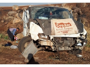 Devrilen Minibüsteki 5 Kişi Yaralandı