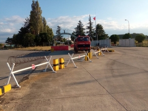 Askeri Havalimanın Yanında Tutuşan Otlar Cephaneliğe Ulaşmadan Söndürüldü