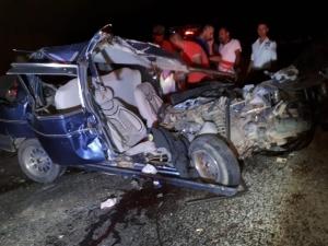 Otomobil İle Tır Kafa Kafa Çarpıştı: 1 Yaralı