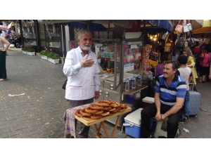 İhtiyaç Sahiplerine Ve Şehit Yakınlarına Ücretsiz Simit