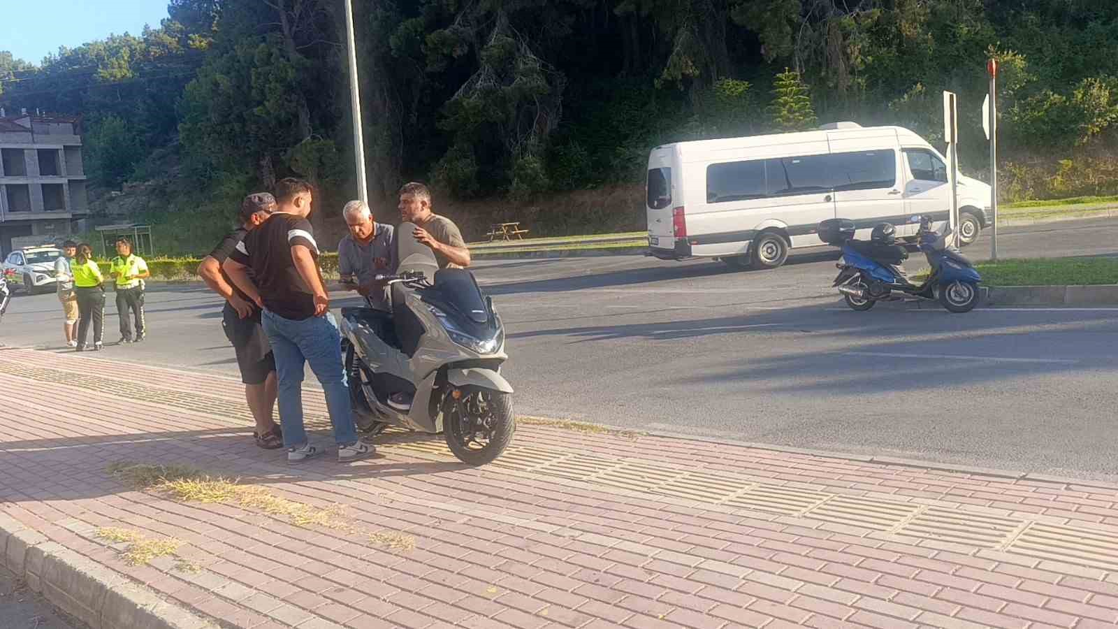manavgat-ta-motosikletler-carpisti-2-yarali
