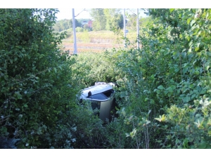 Kaza Yapan Otomobil 30 Metre Şarampole Yuvarlandı: 1 Yaralı