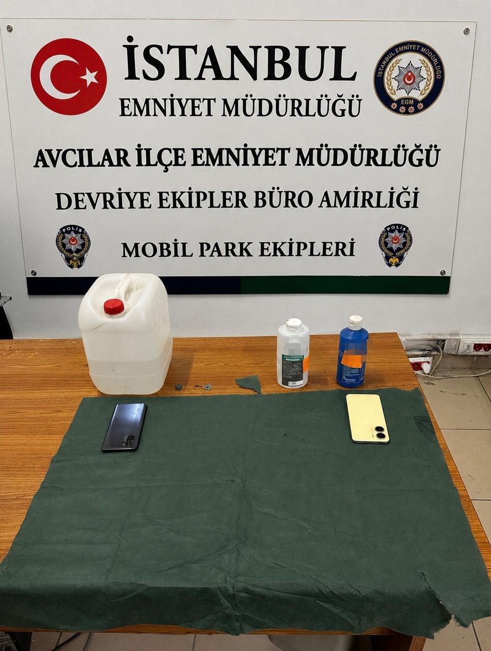 avcilar-da-tirabzan-hirsizligi-suphelileri-yakalandi-pecete-olarak-tabir-edilen-uyusturucu-madde-ele-gecirildi