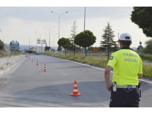 Tavşanlı’da Kırmızı Işıkta Geçen Araçlara 8 Bin 503 Tl Ceza Kesildi