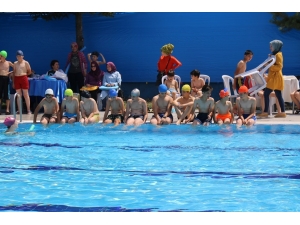 Pazaryeri’nde Yüzme Kursu Açıldı