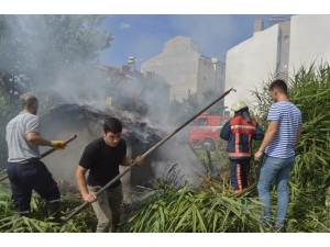 Vatandaşların Ekmek Yaptığı Mahalle Fırını Yandı