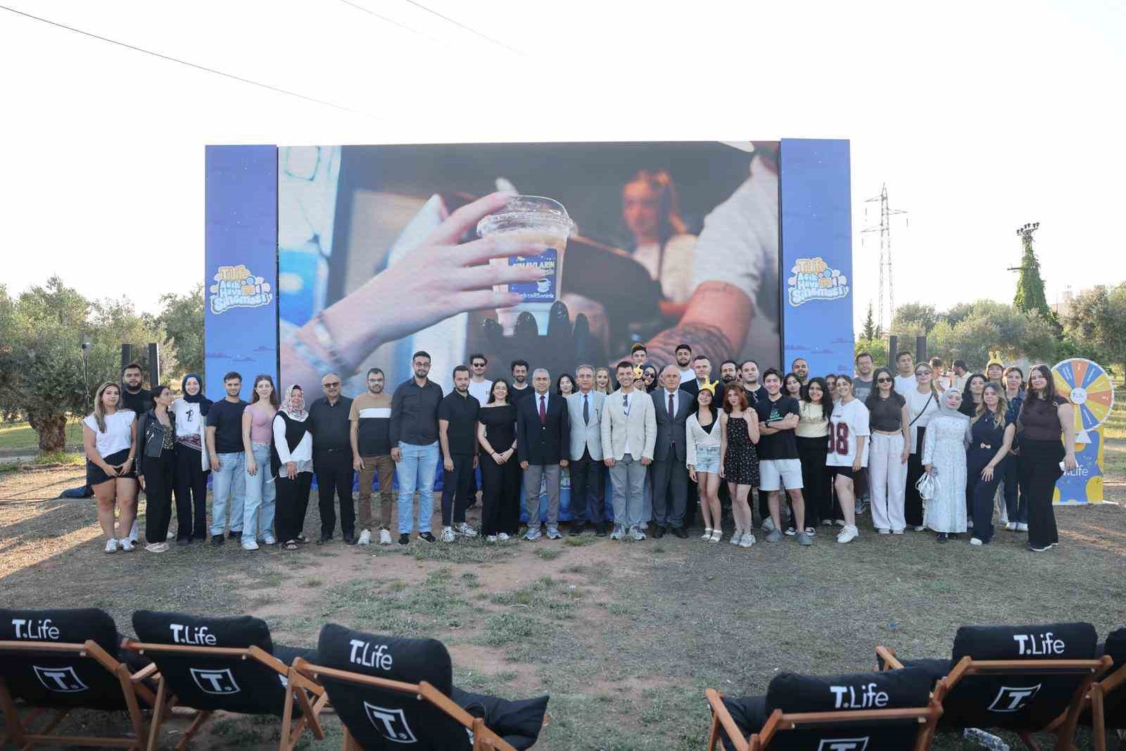 acik-hava-sinemasi-adu-de-yogun-ilgi-gordu