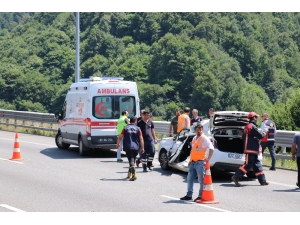 Tem Otoyolu’nda Otomobille Tır Çarpıştı: 2 Yaralı